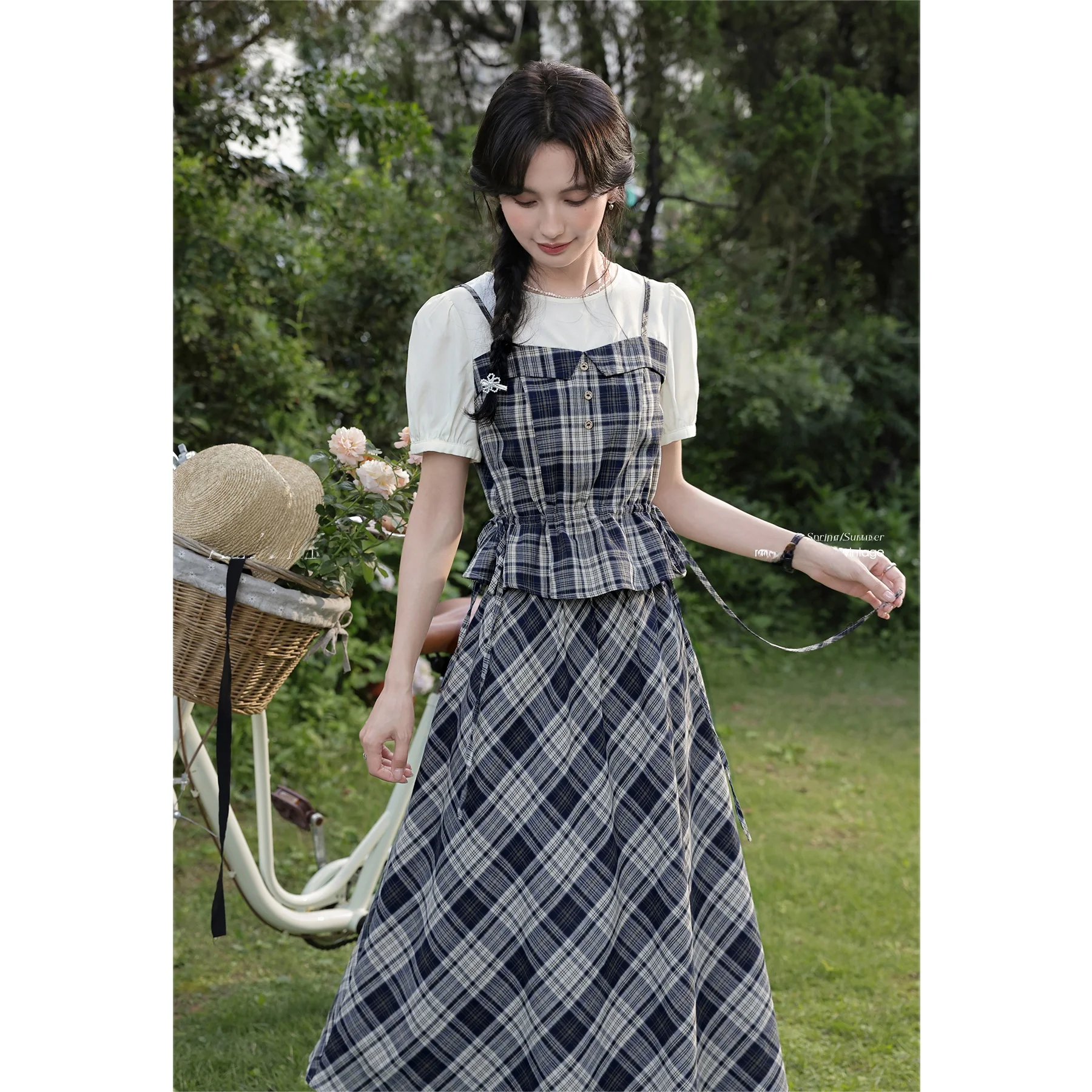 Elegant Fashion Women's Dress Short Sleeve Waist-Cinching Outfit under the Tree Summer Collection by Deer South
Elegant Fashion Women's Dress Short Sleeve Waist-Cinching Outfit under the Tree Summer Collection by Deer South