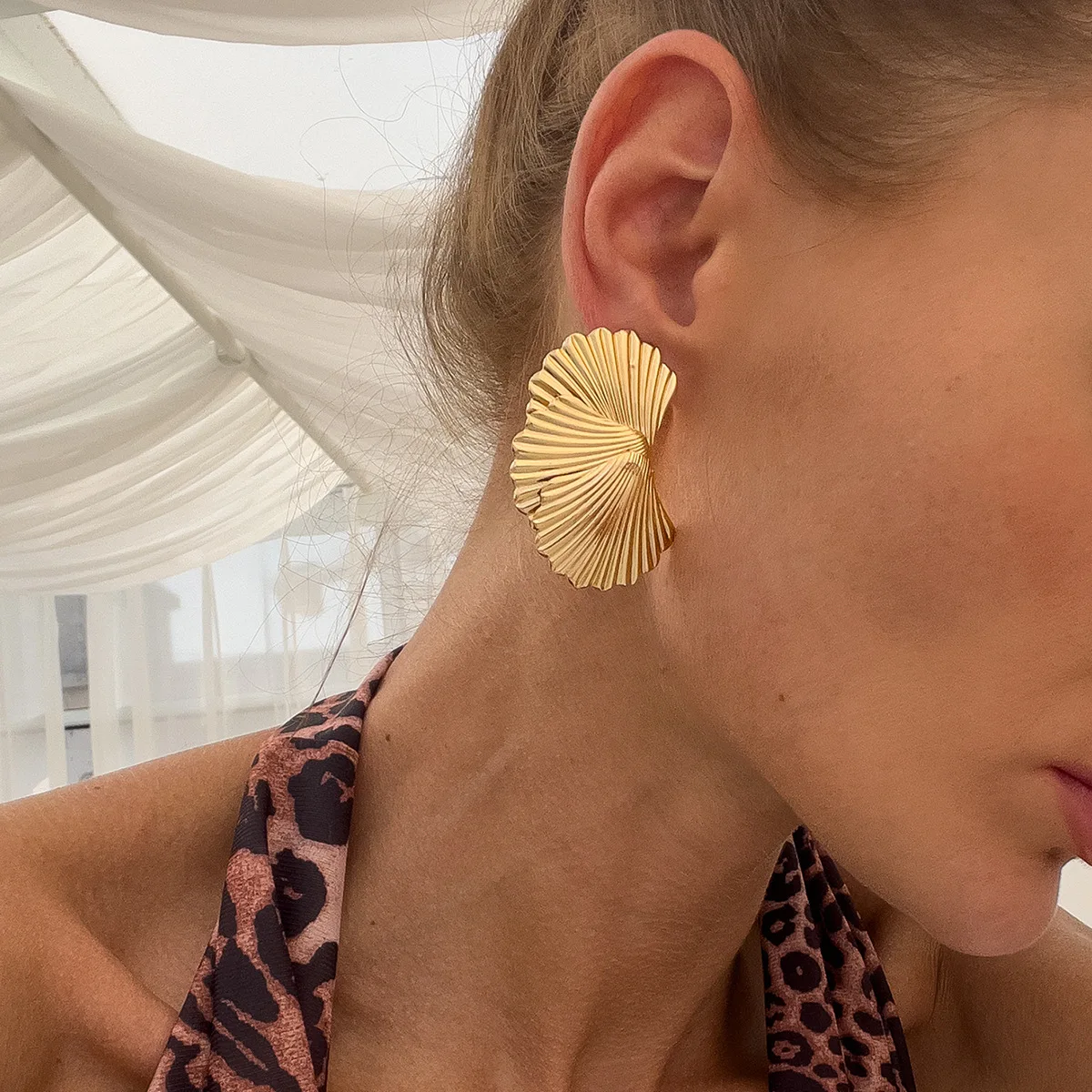 European American Ins Irregular Wrinkled Striped Earrings Personality Geometric Heart-shaped Large Earrings Niche Style Jewelry
European American Ins Irregular Wrinkled Striped Earrings Personality Geometric Heart-shaped Large Earrings Niche Style Jewelry