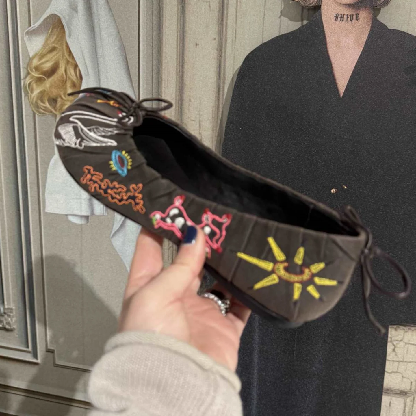 Retro Embroidery Designer Ballet Flats Women Bowknot Shallow Comfort Footwear Female Fashion Round Toe Mary Jane Single Shoes
Retro Embroidery Designer Ballet Flats Women Bowknot Shallow Comfort Footwear Female Fashion Round Toe Mary Jane Single Shoes