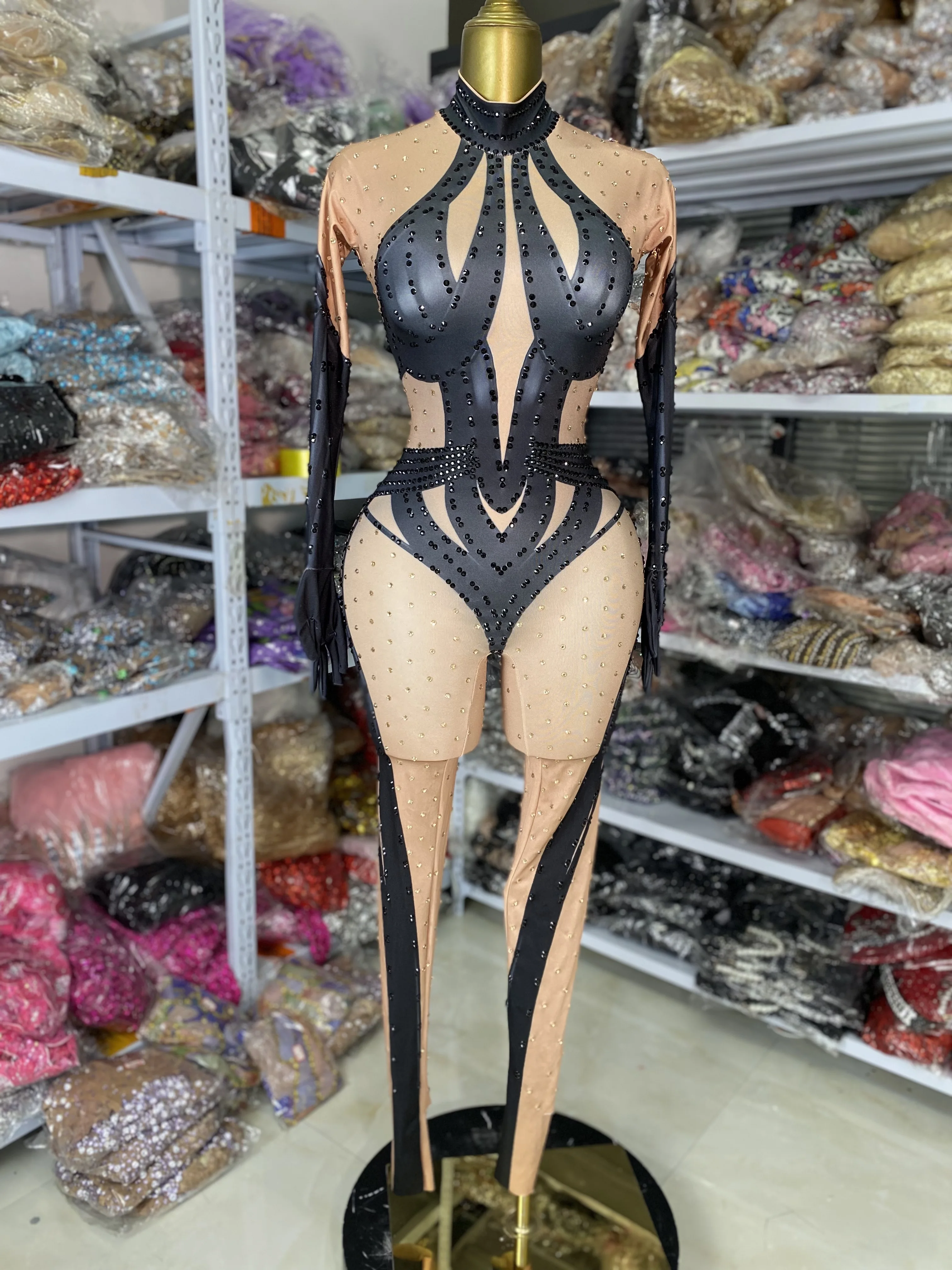 Gogo Dance Costume Black Long Sleeve Rhinestone Jumpsuit Women Stage Clothes Nightclub Party Show Dance Wear Festival Rave Cloth
Gogo Dance Costume Black Long Sleeve Rhinestone Jumpsuit Women Stage Clothes Nightclub Party Show Dance Wear Festival Rave Cloth