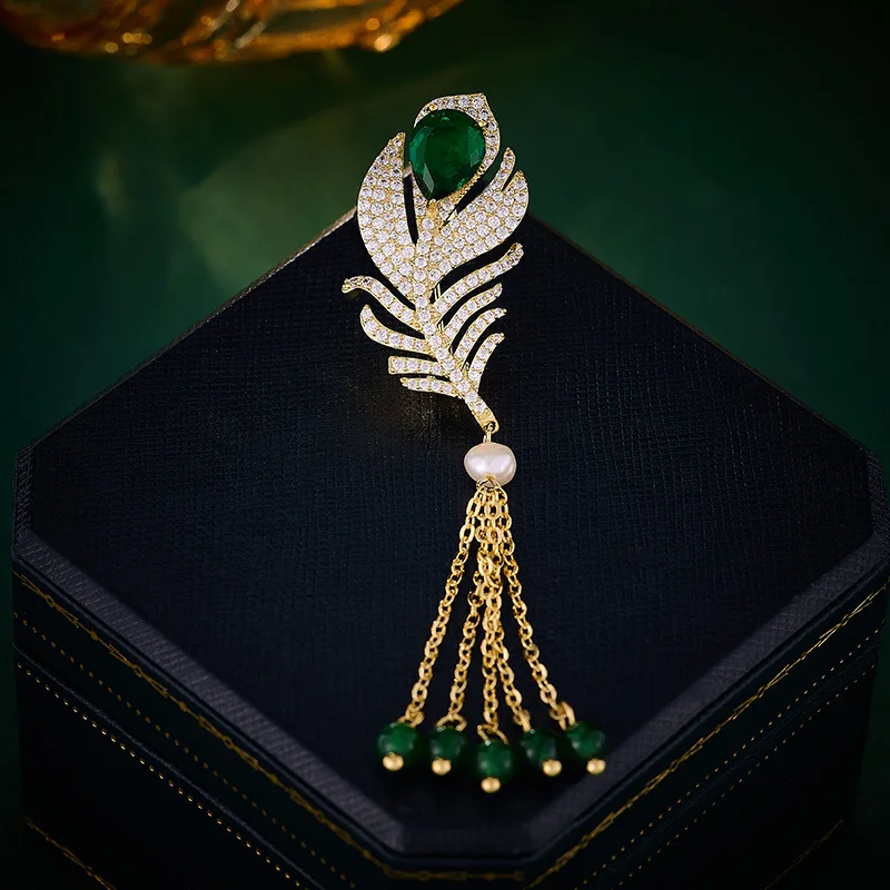 Light Luxury Emerald Peacock Feather Brooch Elegant Pin Cheongsam Banquet Accessories Corsage
Light Luxury Emerald Peacock Feather Brooch Elegant Pin Cheongsam Banquet Accessories Corsage