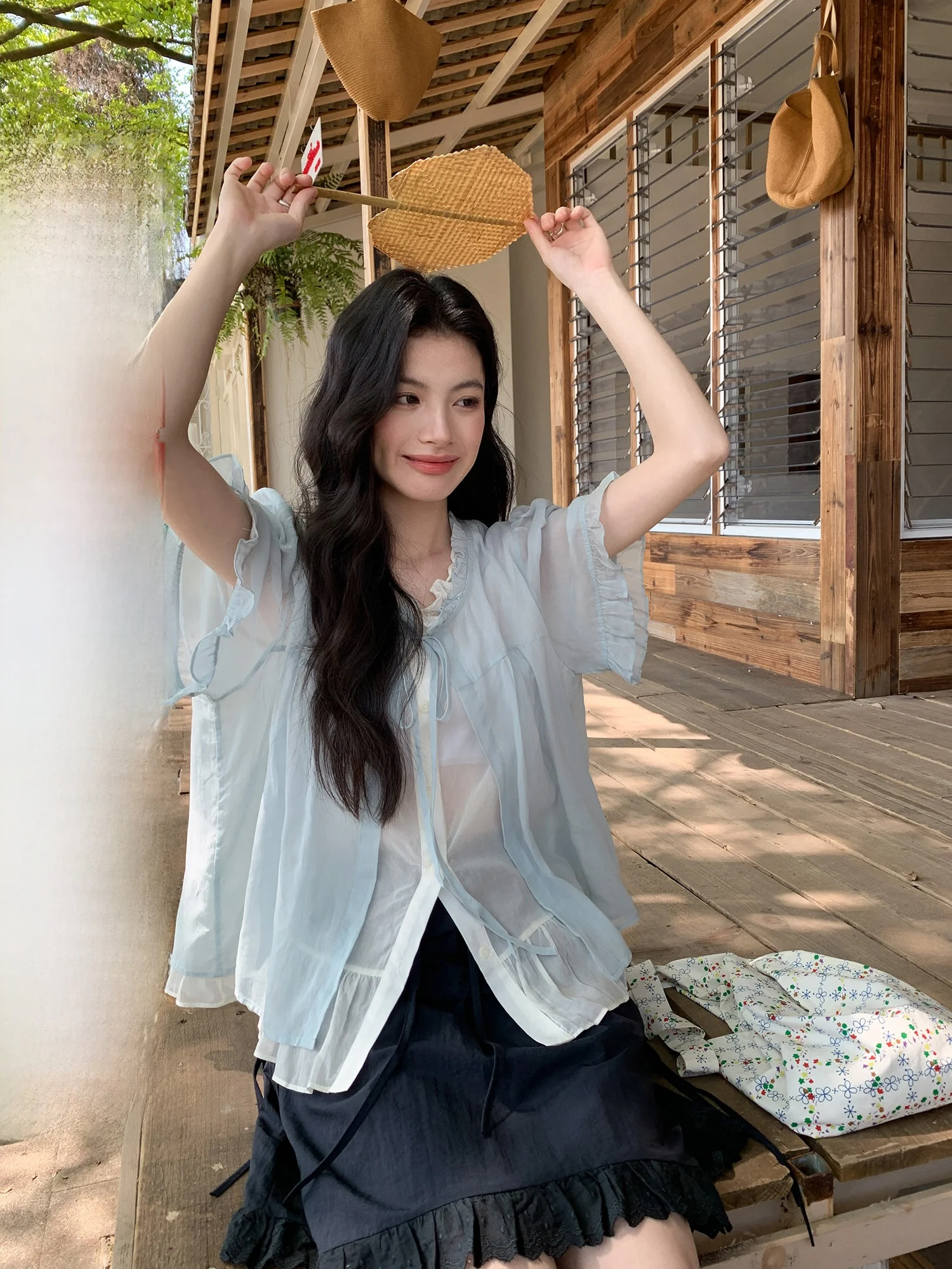 Синяя блузка с кружевным воротником и коротким рукавом, женская летняя молодежная блузка с завязками, прозрачная, элегантная, свободного кроя, с цветочным принтом
Синяя блузка с кружевным воротником и коротким рукавом, женская летняя молодежная блузка с завязками, прозрачная, элегантная, свободного кроя, с цветочным принтом