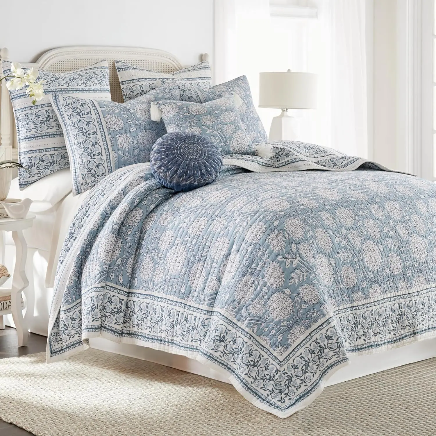 Reversible King/Cal King Quilt Set with Pillow Shams - Floral Blue White Cotton Bedding, Lightweight & Soft
Reversible King/Cal King Quilt Set with Pillow Shams - Floral Blue White Cotton Bedding, Lightweight & Soft