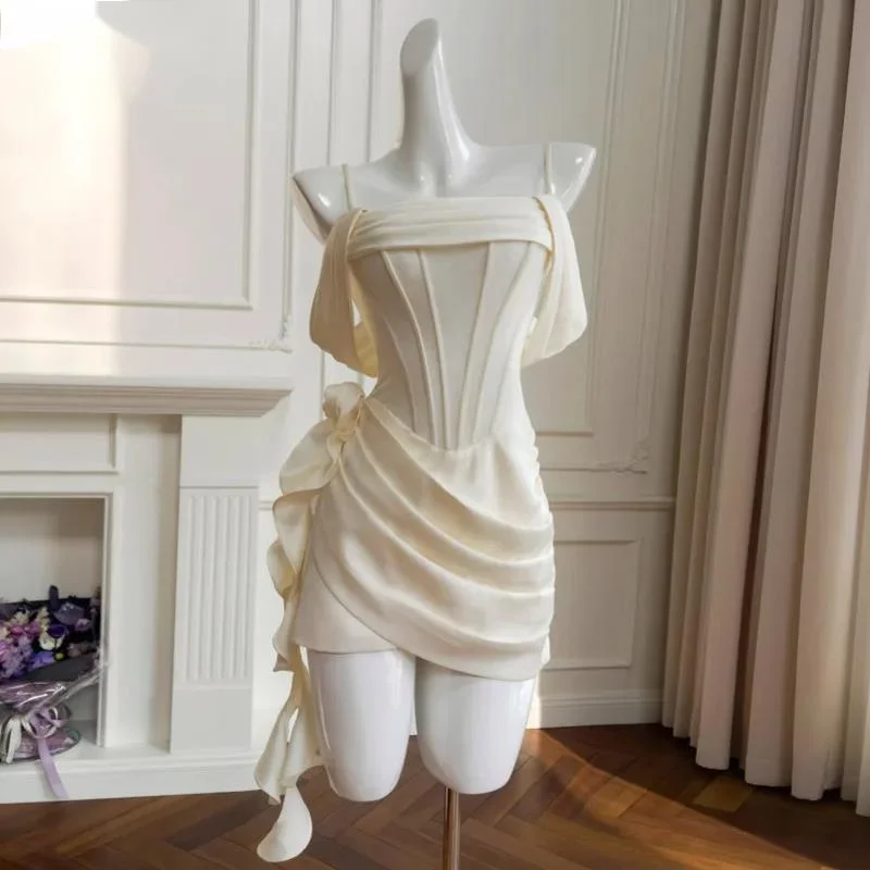 Fashion Flower Fold Dress Women's Strapless Fishbone Waist Cinching Slimming Dresses 2026 Summer New 7C7V
Fashion Flower Fold Dress Women's Strapless Fishbone Waist Cinching Slimming Dresses 2026 Summer New 7C7V