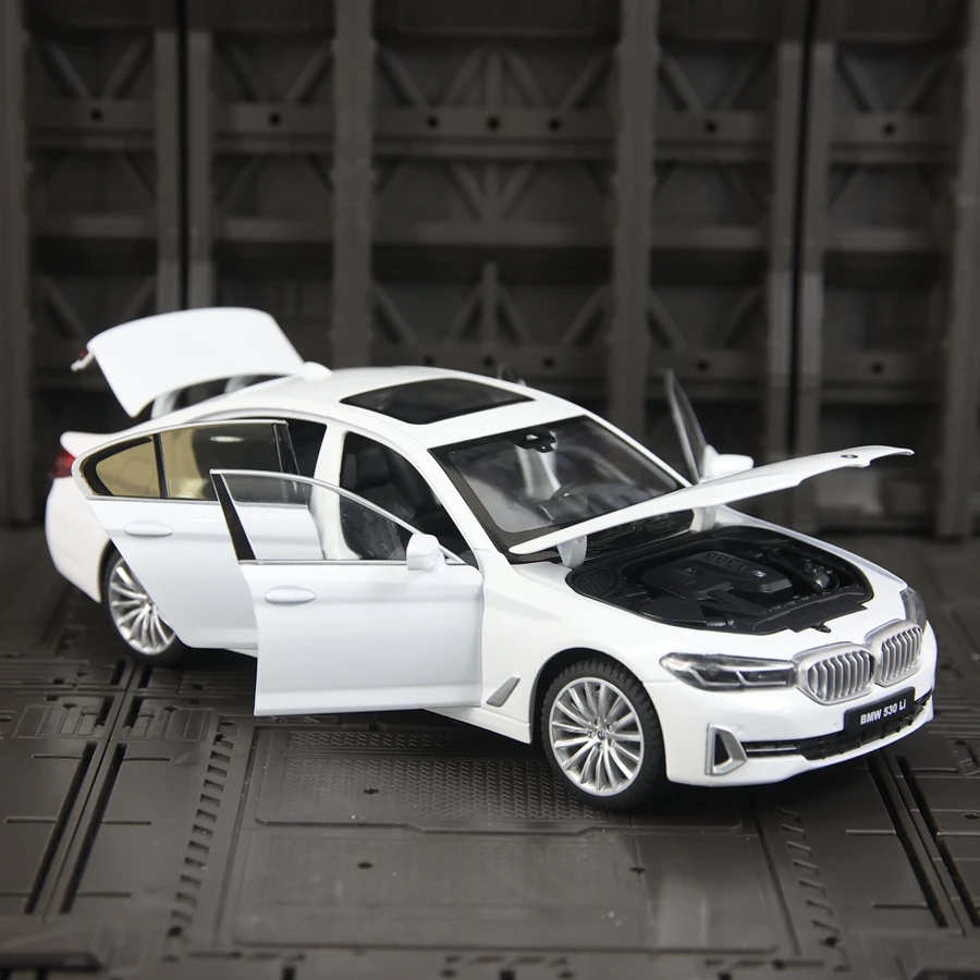 1:24 моделирование BMW 530Li, модель автомобиля из сплава, рулевая тяга, подвеска, отскок, звук и свет, украшение для седана, подарок
1:24 моделирование BMW 530Li, модель автомобиля из сплава, рулевая тяга, подвеска, отскок, звук и свет, украшение для седана, подарок