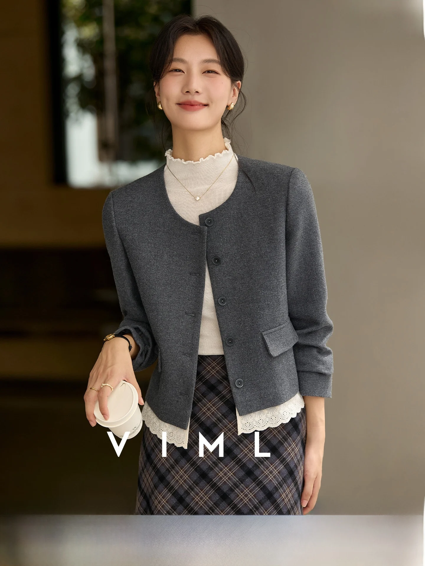 Elegant Grey Short Coat Women's Spring 2026 New Splicing Lace Long Sleeve round Neck Top Casual Style Standard Fit Polyester
Elegant Grey Short Coat Women's Spring 2026 New Splicing Lace Long Sleeve round Neck Top Casual Style Standard Fit Polyester