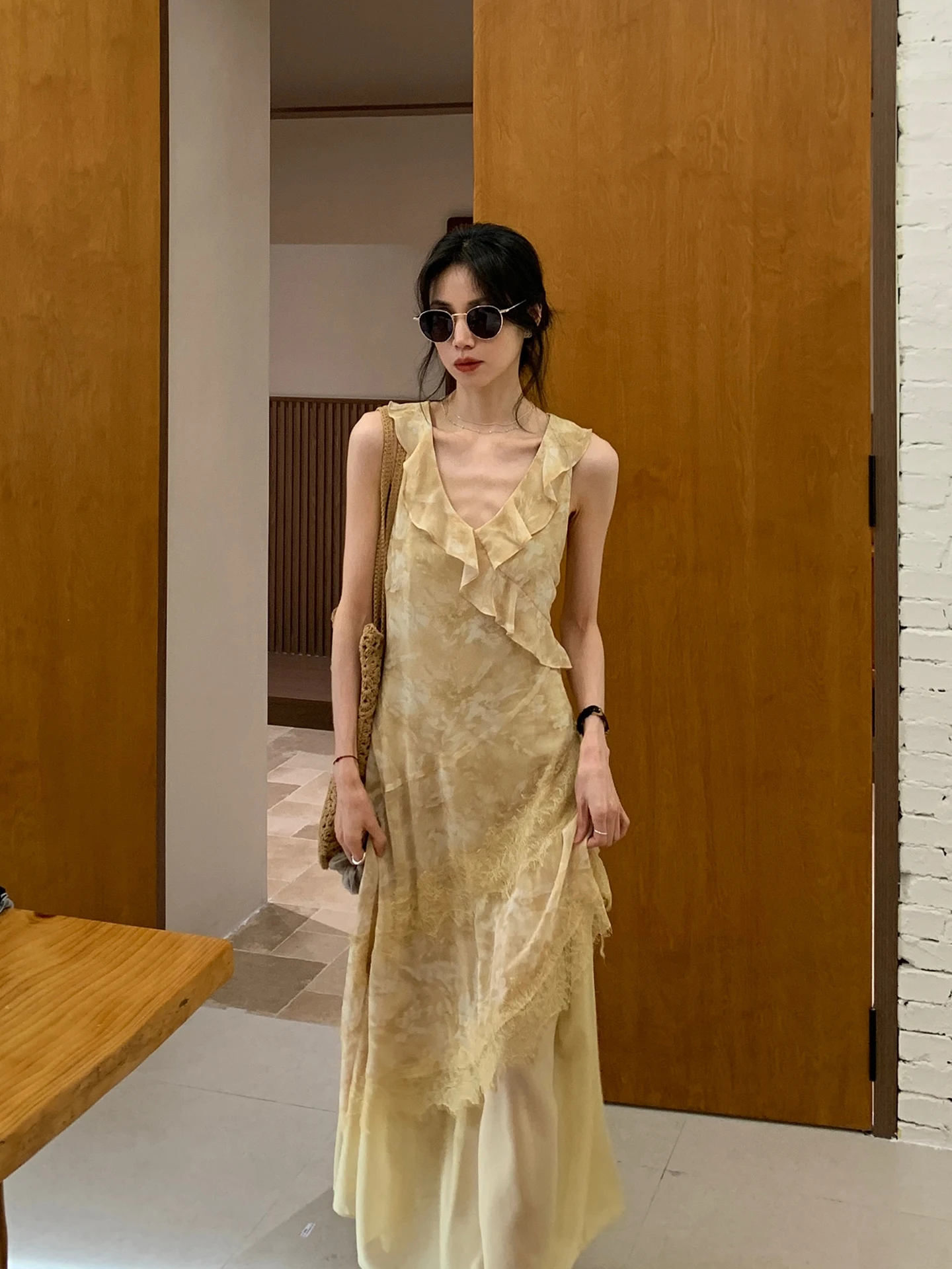BRIVIN Romantic Yellow Gradient Drape V-neck Lace Patchwork Long Dress Women's Summer Vacation Style A-line Skirt Dress
BRIVIN Romantic Yellow Gradient Drape V-neck Lace Patchwork Long Dress Women's Summer Vacation Style A-line Skirt Dress