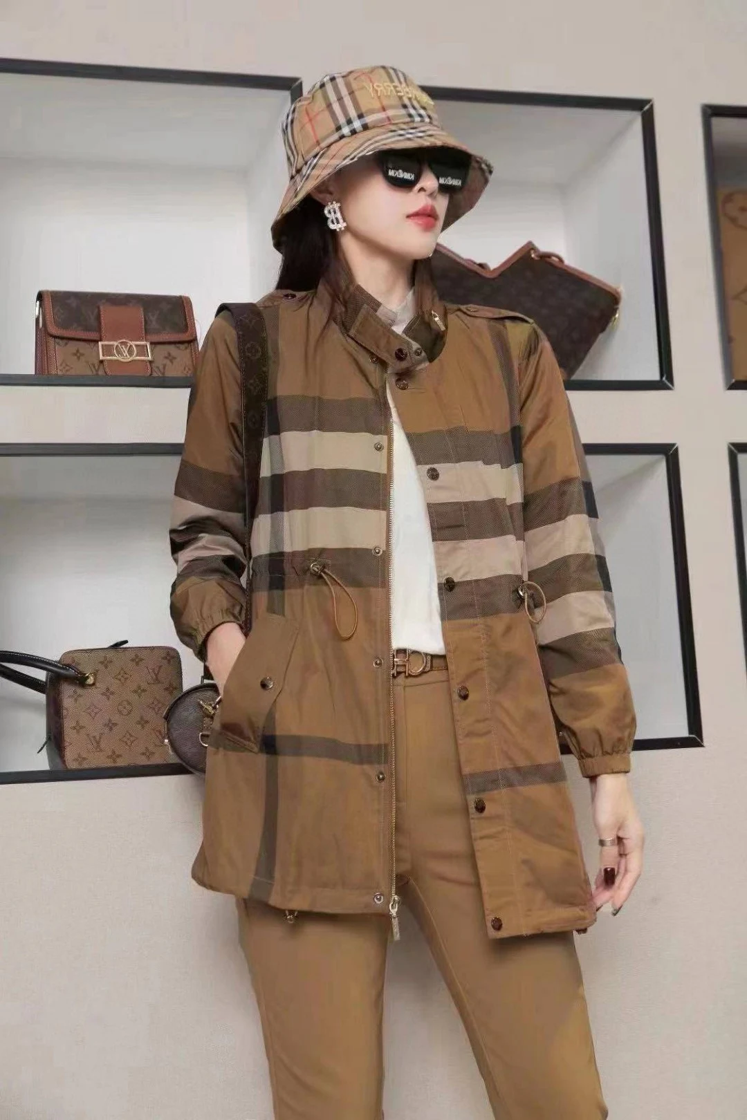 Slimming British Style Plaid Mid-Length Coat Waterproof Thin Autumn New Arrival Women's Business Casual Windbreaker Jacket
Slimming British Style Plaid Mid-Length Coat Waterproof Thin Autumn New Arrival Women's Business Casual Windbreaker Jacket