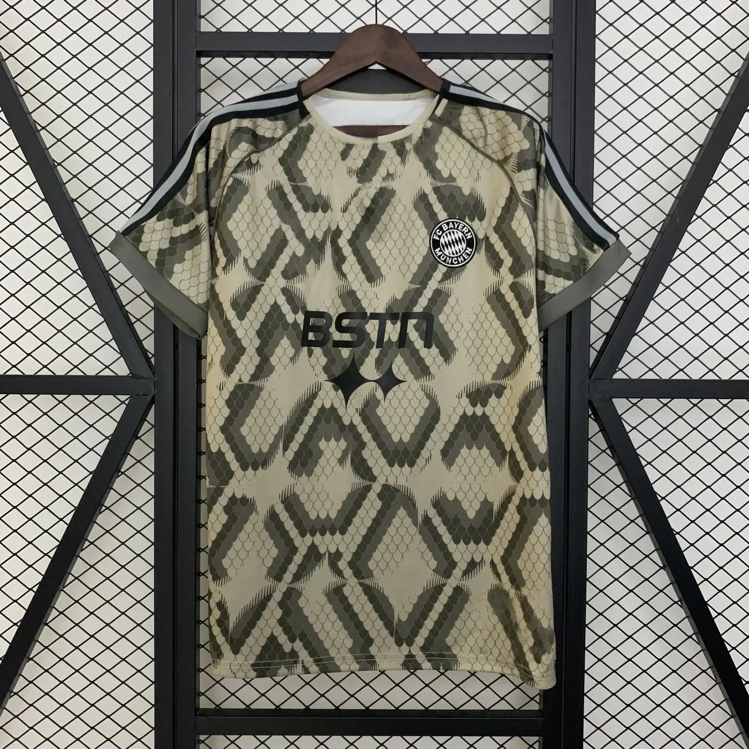 New Summer Fashion Items Are on Sale: Adult Loose T-shirts and Men's and Women's Breathable and Quick-drying Football Shirts.
New Summer Fashion Items Are on Sale: Adult Loose T-shirts and Men's and Women's Breathable and Quick-drying Football Shirts.