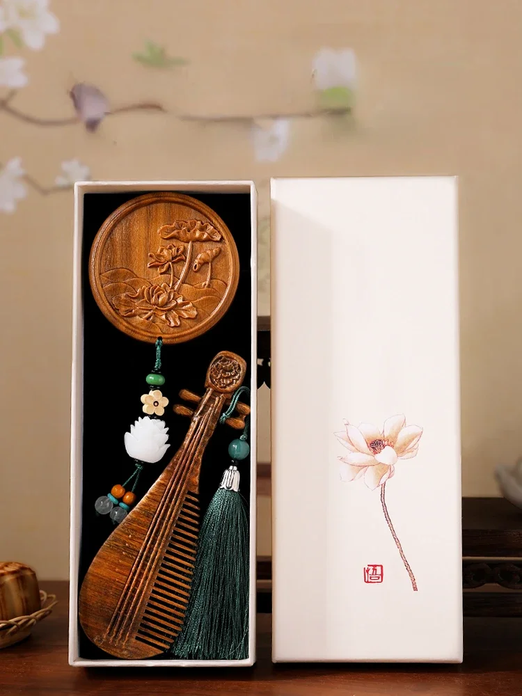 Anpassbares Logo chinesisches Windholz Kamm Souvenir, практиische Eig온10, Mädchen Jub frustrum chinesische Geschenk box
Anpassbares Logo chinesisches Windholz Kamm Souvenir, практиische Eig온10, Mädchen Jub frustrum chinesische Geschenk box