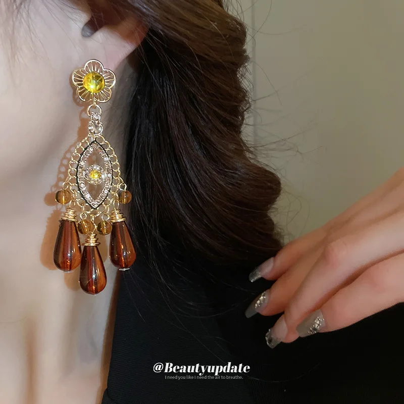 Silver Needle Medieval Vintage Diamond Inlaid with Flowers Tassel Earrings Retro Light Luxury Earrings Fashionable Temperament
Silver Needle Medieval Vintage Diamond Inlaid with Flowers Tassel Earrings Retro Light Luxury Earrings Fashionable Temperament