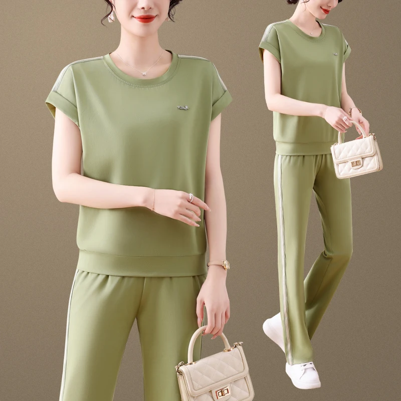 Ice Silk Loose Sportswear Set Casual round Ne ort Sve Two Piece Set Trendy Mom Summer Faion Ladies T-irt
Ice Silk Loose Sportswear Set Casual round Ne ort Sve Two Piece Set Trendy Mom Summer Faion Ladies T-irt