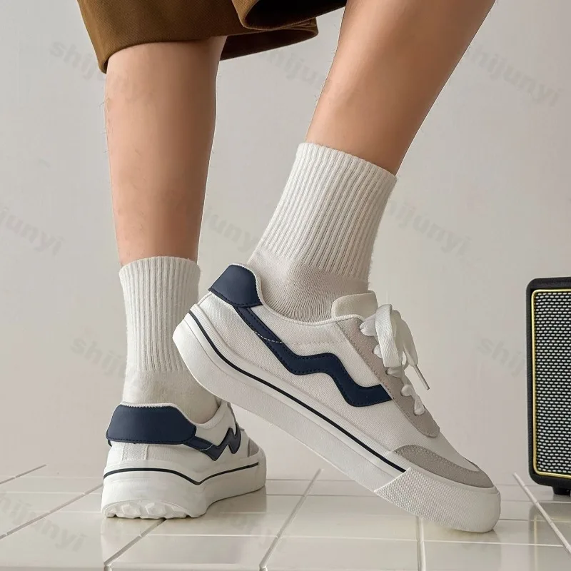 Модные трендовые повседневные парусиновые туфли на толстой подошве для мужчин, новинка весны 2025 года, дышащие удобные универсальные низкие массивные кроссовки
Модные трендовые повседневные парусиновые туфли на толстой подошве для мужчин, новинка весны 2025 года, дышащие удобные универсальные низкие массивные кроссовки