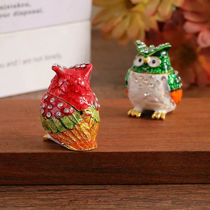 1pc Colorful Rhinestone Owl Jewelry Box, Enamel Mini Box, Exquisite Desktop Ornament Storage Box For Jewelry Storage
1pc Colorful Rhinestone Owl Jewelry Box, Enamel Mini Box, Exquisite Desktop Ornament Storage Box For Jewelry Storage