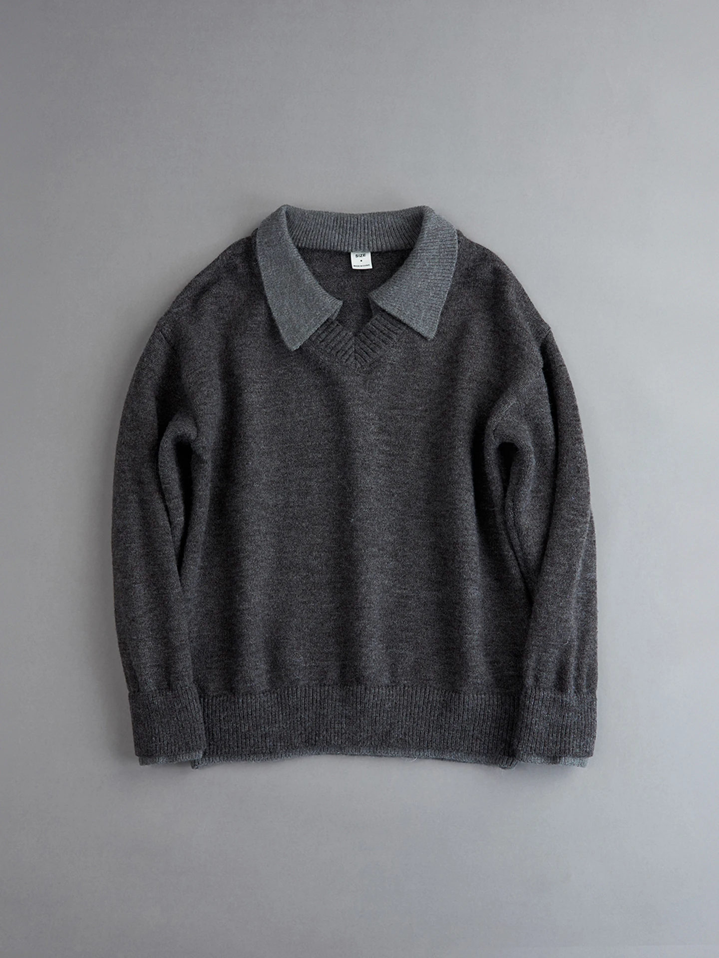 Мужской вязаный свитер с глубоким V-образным вырезом, осенне-зимний, в университетском стиле, американский ретро-дизайн, имитация двухслойности
Мужской вязаный свитер с глубоким V-образным вырезом, осенне-зимний, в университетском стиле, американский ретро-дизайн, имитация двухслойности