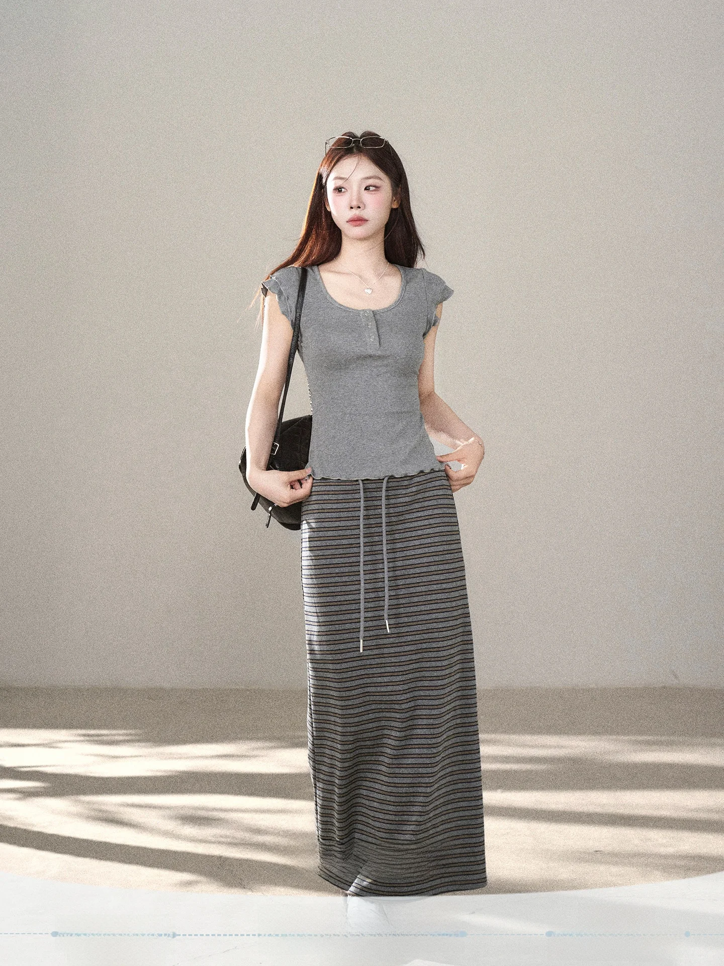 Gray Striped High Waist Straight Leg Skirt Women's Spring 2026 New Style Commute Korean Version A-Line Skirt
Gray Striped High Waist Straight Leg Skirt Women's Spring 2026 New Style Commute Korean Version A-Line Skirt