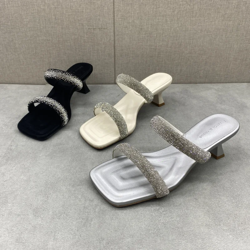 Модные женские босоножки на высоком каблуке, лето 2025, с блестками, из ультра-кожи, без застежек, в корейском стиле, для повседневной носки, на тонком каблуке
Модные женские босоножки на высоком каблуке, лето 2025, с блестками, из ультра-кожи, без застежек, в корейском стиле, для повседневной носки, на тонком каблуке