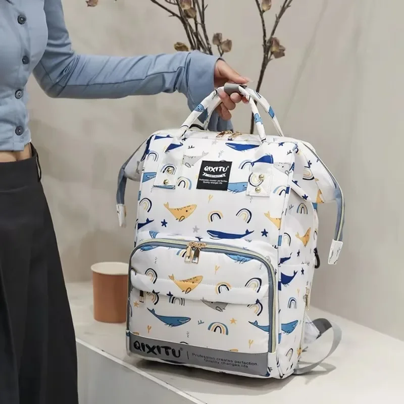 The latest printed mommy bag, multifunctional mother and baby waiting bag, large capacity portable bag for going out
The latest printed mommy bag, multifunctional mother and baby waiting bag, large capacity portable bag for going out