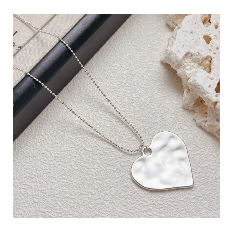 Simple and High-end Love Pendant Necklace Fashionable Commuter Niche Design
Simple and High-end Love Pendant Necklace Fashionable Commuter Niche Design