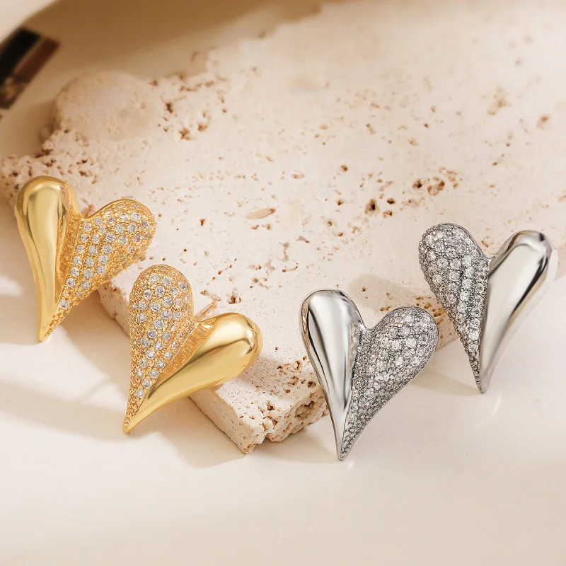 Fashionable Light Luxury Zircon Heart Stud for Women Niche High-end Versatile Earrings
Fashionable Light Luxury Zircon Heart Stud for Women Niche High-end Versatile Earrings