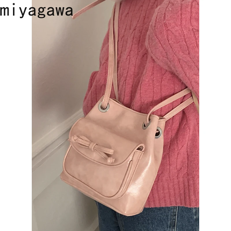 Многофункциональная женская сумка через плечо Miyagawa, новые корейские маленькие сумки-ведра на одно плечо с бантом
Многофункциональная женская сумка через плечо Miyagawa, новые корейские маленькие сумки-ведра на одно плечо с бантом