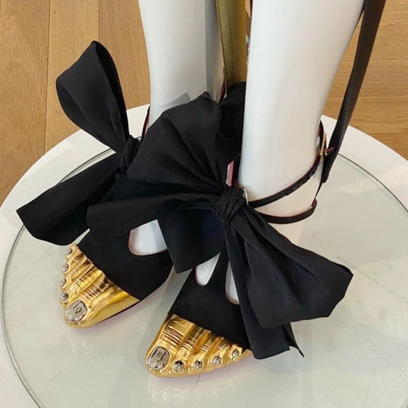 Gold Suede PVC Five Toes Buckle Strap Hollow Sandals Women Black Cover Heel Thin High Heels Fashion Trendy Party Catwalk Shoes
Gold Suede PVC Five Toes Buckle Strap Hollow Sandals Women Black Cover Heel Thin High Heels Fashion Trendy Party Catwalk Shoes