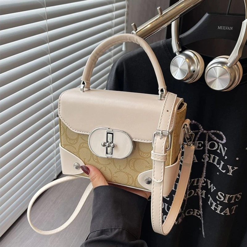 Women's Versatile Tote Bag Spacious Interior For Shopping And Travel Durable And Functional Companion 
Women's Versatile Tote Bag Spacious Interior For Shopping And Travel Durable And Functional Companion