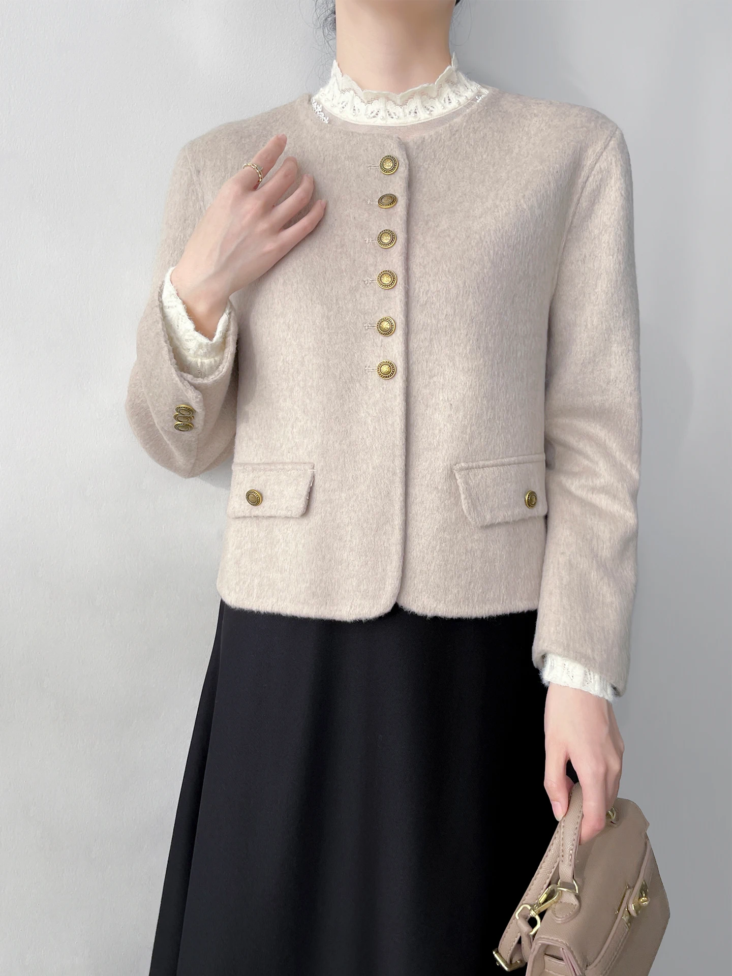 Двустороннее шерстяное пальто Ele в корейском стиле от бренда Hanpoia: женская зимняя верхняя одежда, теплый прямой крой
Двустороннее шерстяное пальто Ele в корейском стиле от бренда Hanpoia: женская зимняя верхняя одежда, теплый прямой крой