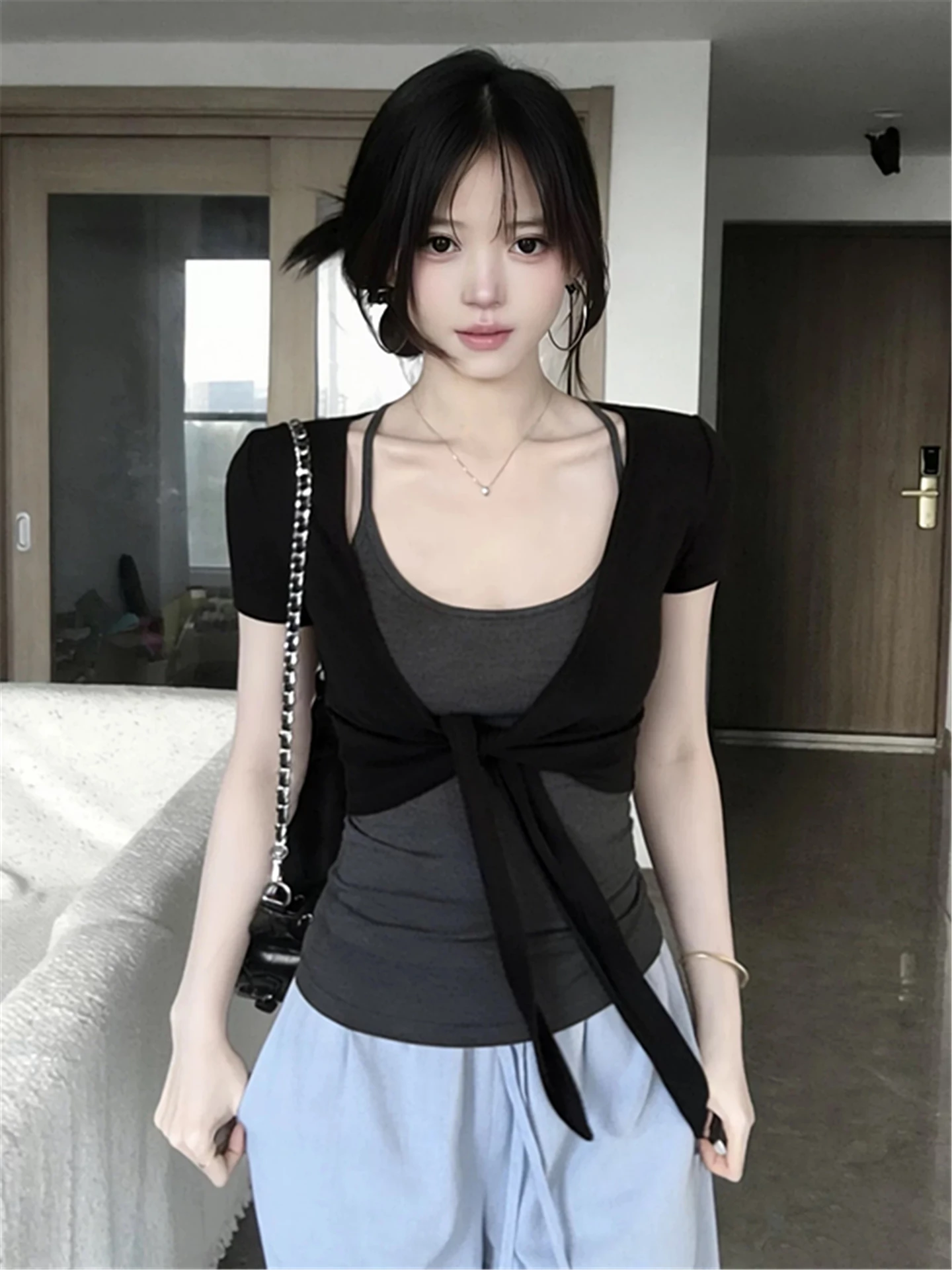 American Style Short Sleeve Wrap Cardigan Women's Summer Neck Hanging Strap Pure Desire Short Top Two-Piece Set Breathable Li...
American Style Short Sleeve Wrap Cardigan Women's Summer Neck Hanging Strap Pure Desire Short Top Two-Piece Set Breathable Li...