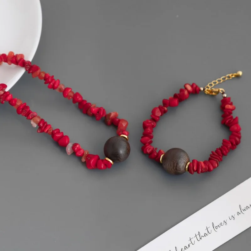 Zixiu's National Style Gravel Necklace Dong Jie's Same Agarwood Beads Irregular Agate Beaded Bracelet Collarbone Chain
Zixiu's National Style Gravel Necklace Dong Jie's Same Agarwood Beads Irregular Agate Beaded Bracelet Collarbone Chain