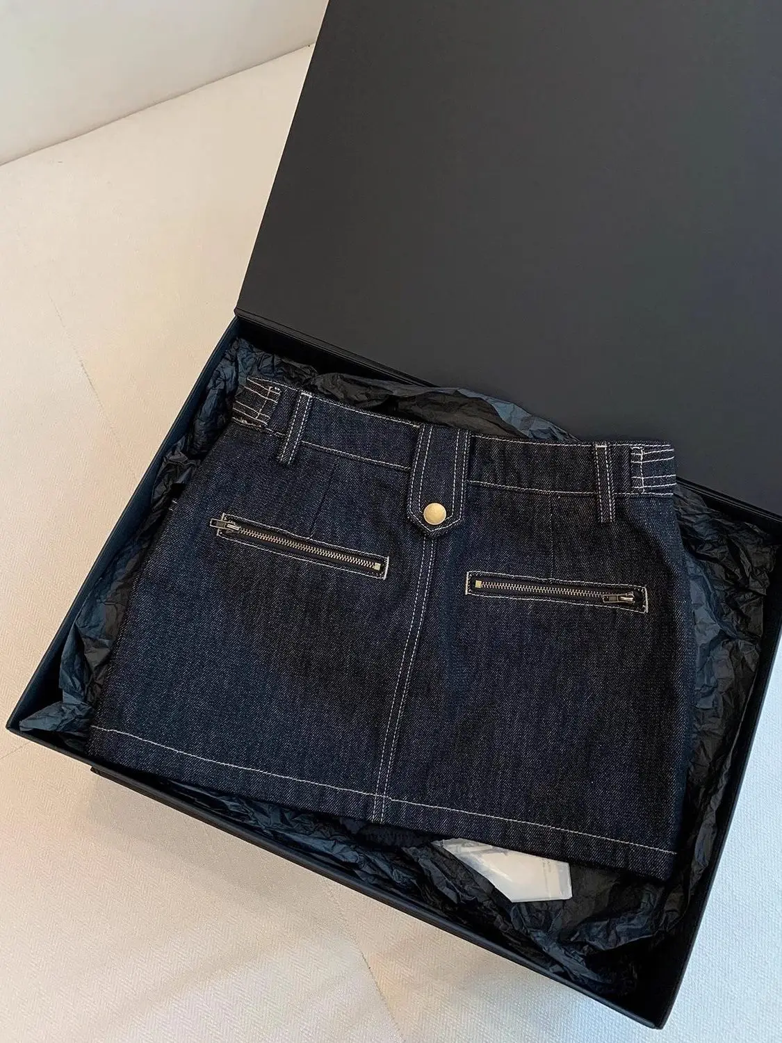 Deep Blue Zipper Design Denim Short Skirt Women's Summer New Style Slimming A-Line Skirt High Waist Straight Leg Jeans
Deep Blue Zipper Design Denim Short Skirt Women's Summer New Style Slimming A-Line Skirt High Waist Straight Leg Jeans
