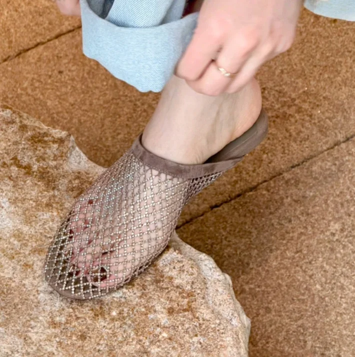New Women Luxury Brand Round Toe Flat Bottom Sandals Summer Hollow Short Boots Water Diamond Sexy Flat Bottom Shoes slippers
New Women Luxury Brand Round Toe Flat Bottom Sandals Summer Hollow Short Boots Water Diamond Sexy Flat Bottom Shoes slippers
