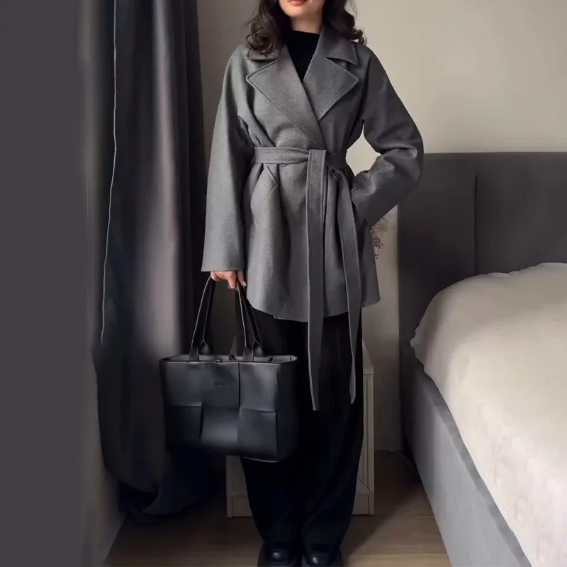 Women's Wear 2024 Winter Fashion Collar Solid Color Woolen Coat Medium Long Slim Fit Strap
Women's Wear 2024 Winter Fashion Collar Solid Color Woolen Coat Medium Long Slim Fit Strap
