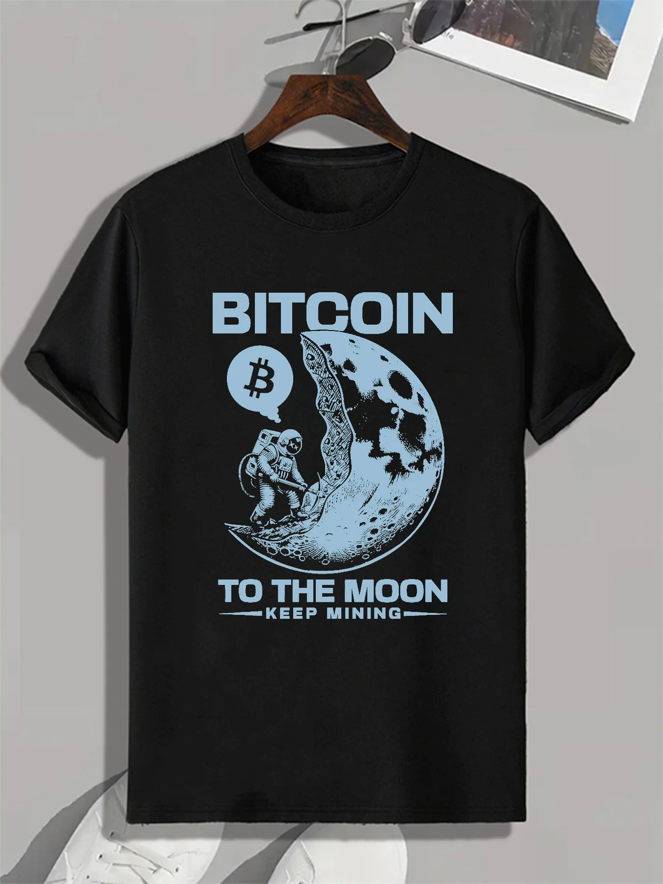 Мужская футболка с круглым вырезом и короткими рукавами BITCOIN TO THE MOON, легкий удобный повседневный летний топ для занятий спортом на открытом воздухе
Мужская футболка с круглым вырезом и короткими рукавами BITCOIN TO THE MOON, легкий удобный повседневный летний топ для занятий спортом на открытом воздухе