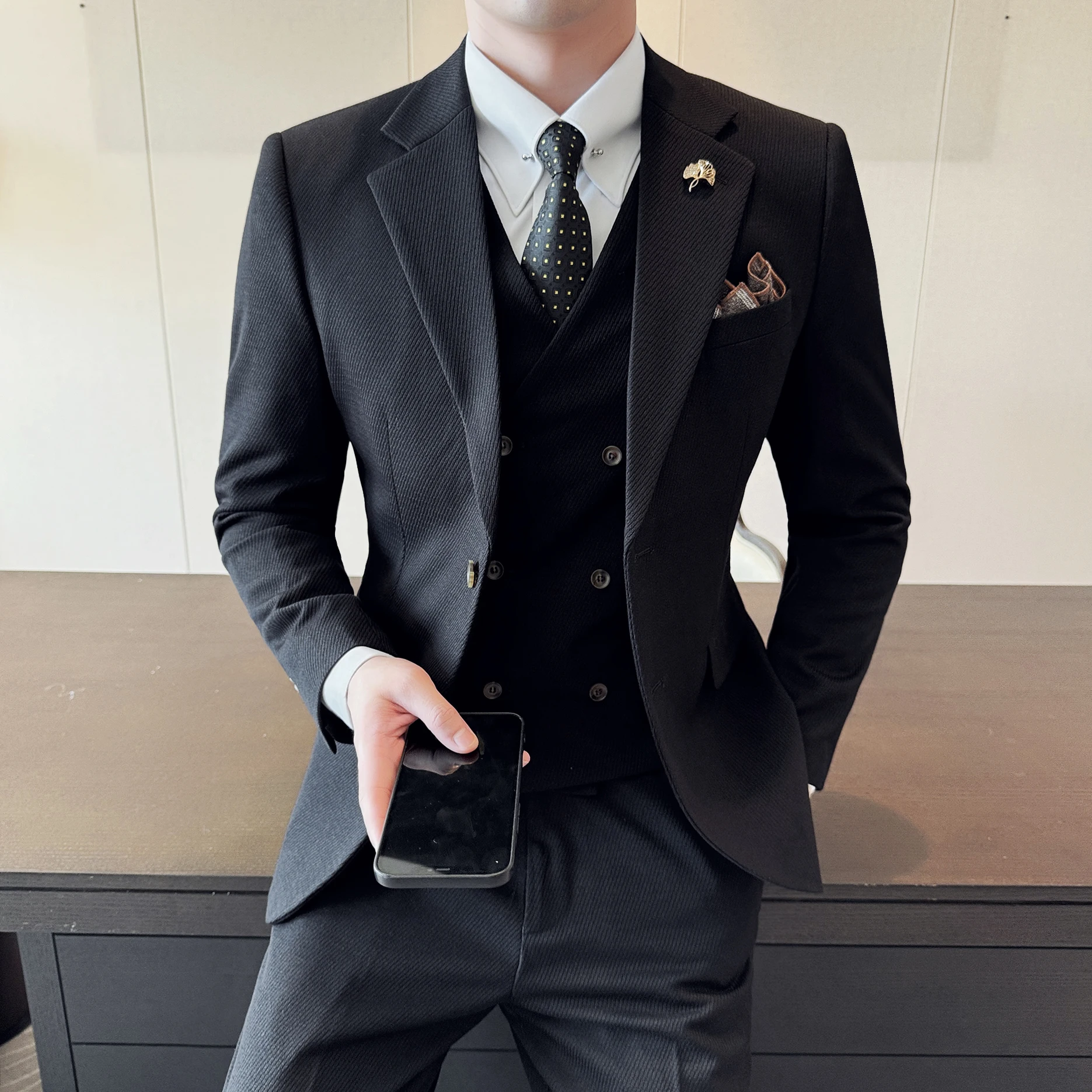 2025 Men's Business Formal Suit Diagonal Stripes Three Piece Wedding Groomsmen Dress Fashionable Se
2025 Men's Business Formal Suit Diagonal Stripes Three Piece Wedding Groomsmen Dress Fashionable Se
