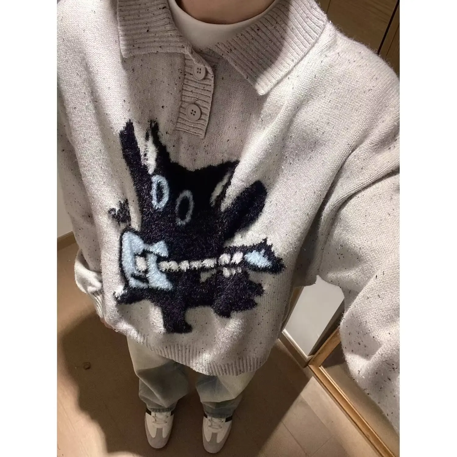 Свободный женский вязаный шерстяной свитер, осенний новый Sle Lazy Sle с отложным воротником, модель для пары, модный бренд, универсальная база irt
Свободный женский вязаный шерстяной свитер, осенний новый Sle Lazy Sle с отложным воротником, модель для пары, модный бренд, универсальная база irt