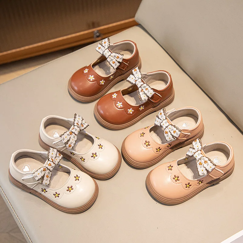 Girls Princess Shoes Spring and Fall Four Seasons Models Children's Leather Shoes Bow Embroidery Baby Shoes Hundred Single Shoes
Girls Princess Shoes Spring and Fall Four Seasons Models Children's Leather Shoes Bow Embroidery Baby Shoes Hundred Single Shoes