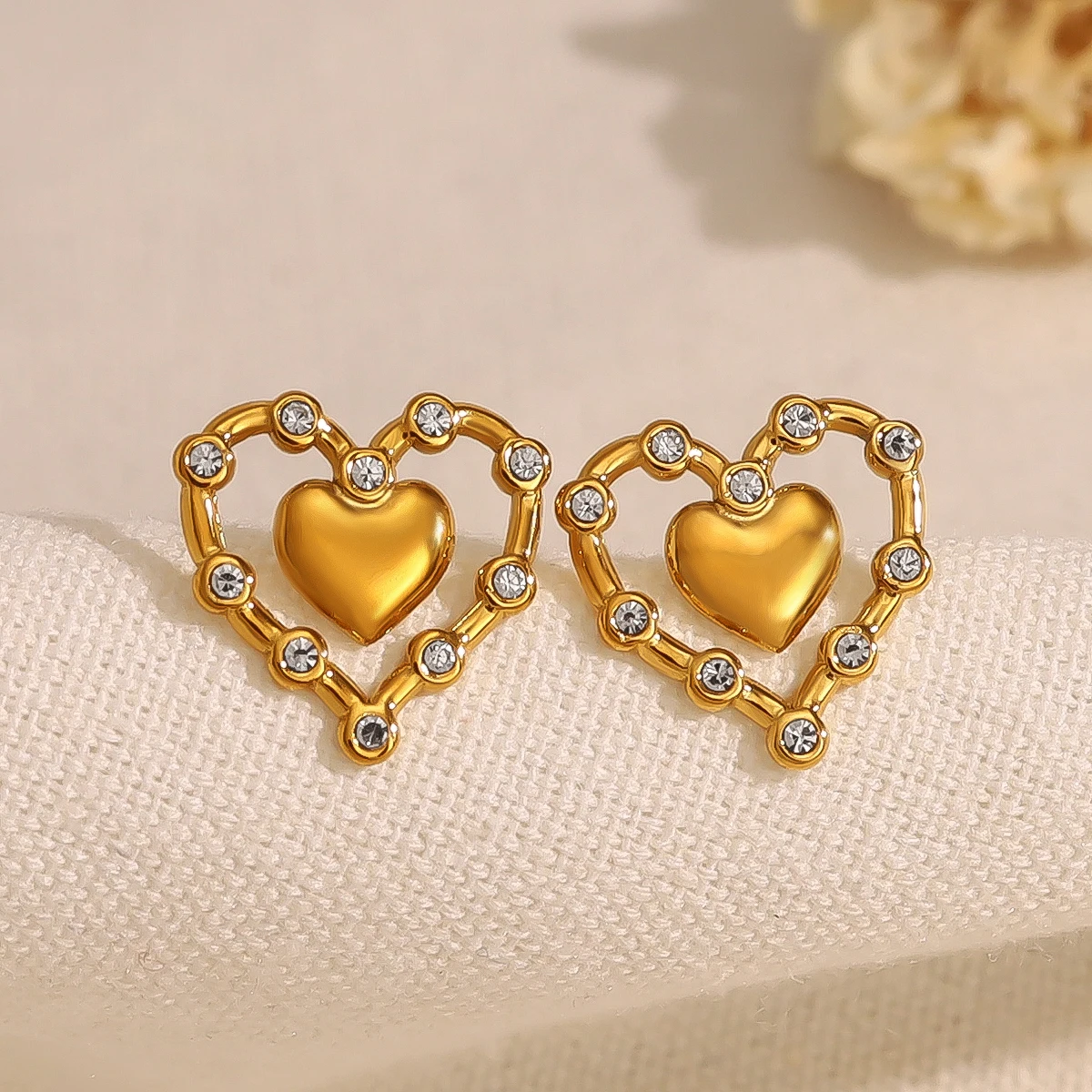 WILD & FREE Luxury Crystal Heart Stainless Steel Stud Earrings for Women Sweet Cute 18K Gold Plated Trendy Jewelry
WILD & FREE Luxury Crystal Heart Stainless Steel Stud Earrings for Women Sweet Cute 18K Gold Plated Trendy Jewelry