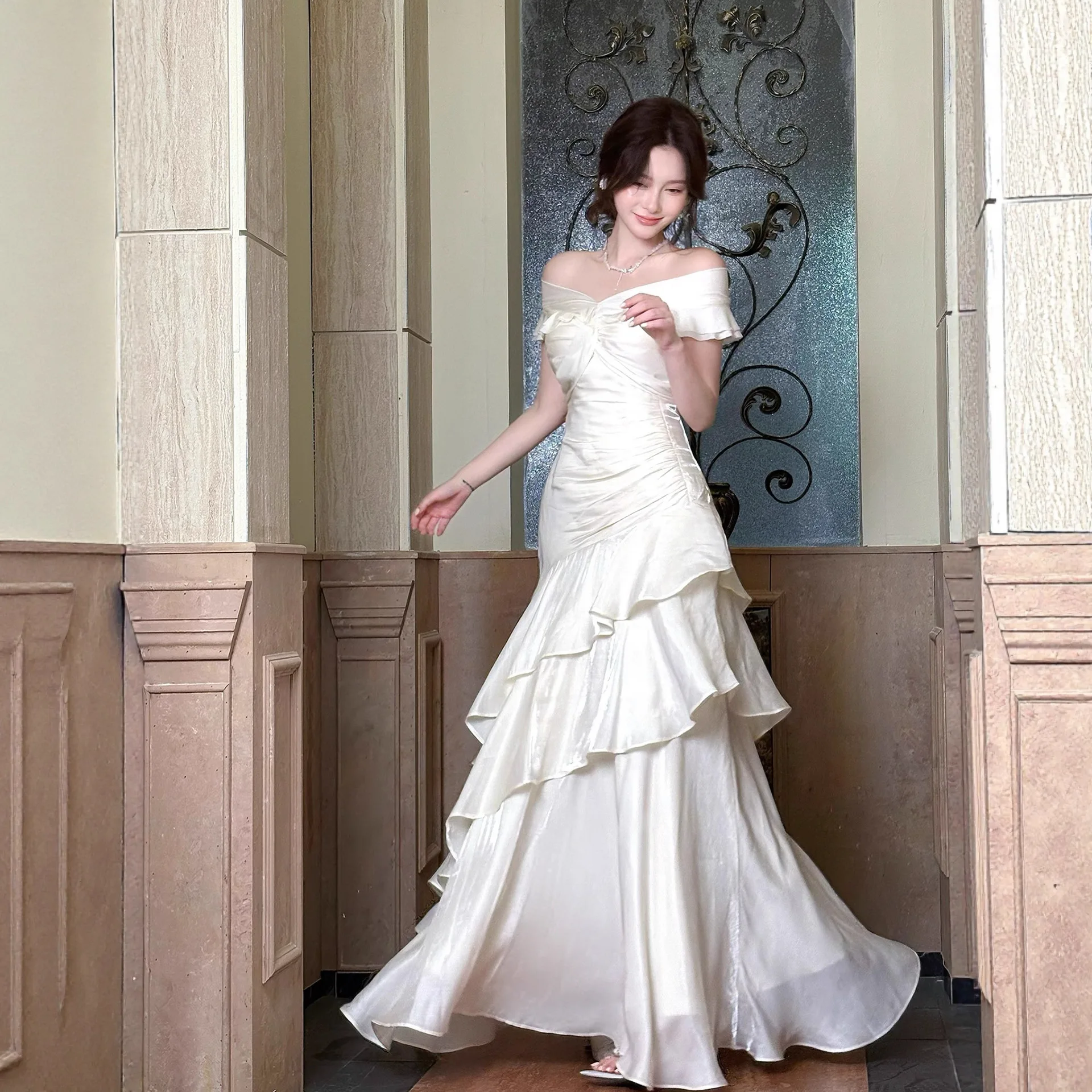 French off-Shoulder Light Luxury Minority Wedding Dress 2026 New High-End Fishtail Dress for Ball Party Host's Dress
French off-Shoulder Light Luxury Minority Wedding Dress 2026 New High-End Fishtail Dress for Ball Party Host's Dress