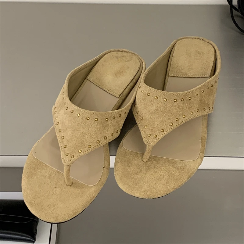 Aneikeh Women Rivet Decor Flip Flops Wedge Heel Sandals Summer Suede Clip Toe Platform Slippers Casual Non-slip Beach Shoes
Aneikeh Women Rivet Decor Flip Flops Wedge Heel Sandals Summer Suede Clip Toe Platform Slippers Casual Non-slip Beach Shoes