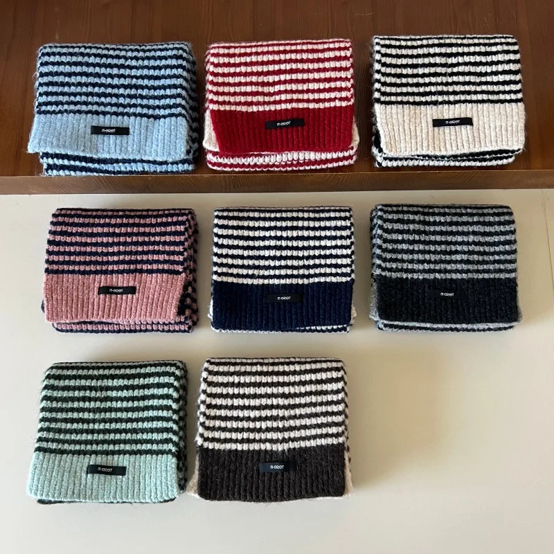 Корейский вязаный шарф в тонкую полоску для женщин на осень и зиму, утолщенный модный универсальный теплый и высококачественный роскошный шарф
Корейский вязаный шарф в тонкую полоску для женщин на осень и зиму, утолщенный модный универсальный теплый и высококачественный роскошный шарф