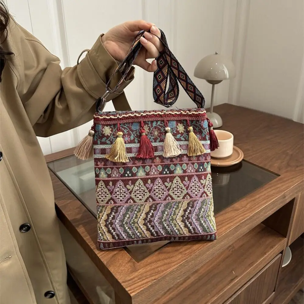 New Tassel Shoulder Bag Ethnic Style Large Capacity Tote Bag Weaving Geometric Pattern Crossbody Bag Women
New Tassel Shoulder Bag Ethnic Style Large Capacity Tote Bag Weaving Geometric Pattern Crossbody Bag Women