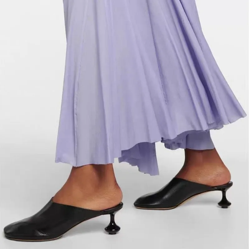 Новые модные летние тапочки на нерегулярном каблуке, черные, серебристые, сексуальные женские сандалии для покупок на открытом воздухе, размер 34-43
Новые модные летние тапочки на нерегулярном каблуке, черные, серебристые, сексуальные женские сандалии для покупок на открытом воздухе, размер 34-43