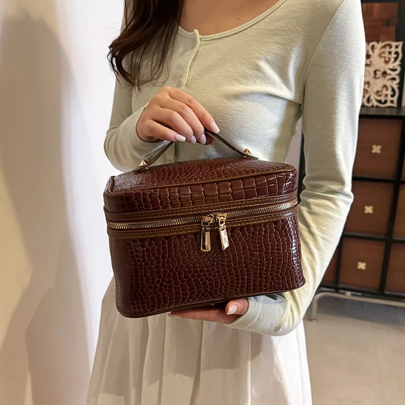 Crocodile Pattern Makeup Bag Large Capacity Handheld Cosmetic Organizer Toiletry Bag for Women Make Up Case Pouch
Crocodile Pattern Makeup Bag Large Capacity Handheld Cosmetic Organizer Toiletry Bag for Women Make Up Case Pouch