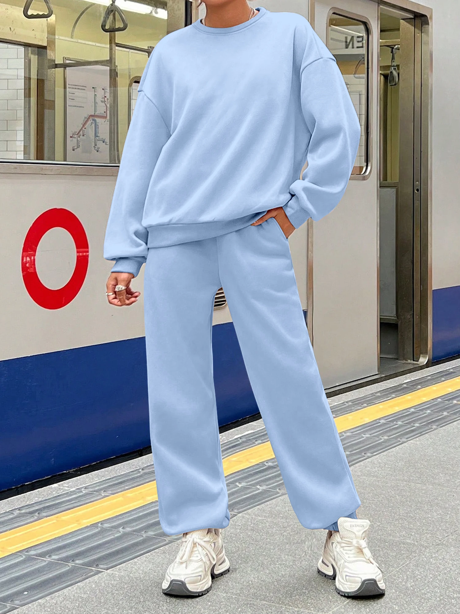 Lightweight Women's 2 Piece Casual Set, Long Sleeve Top & Beam Feet Pants, Breathable Soft Outfit For Daily Life And Sports
Lightweight Women's 2 Piece Casual Set, Long Sleeve Top & Beam Feet Pants, Breathable Soft Outfit For Daily Life And Sports