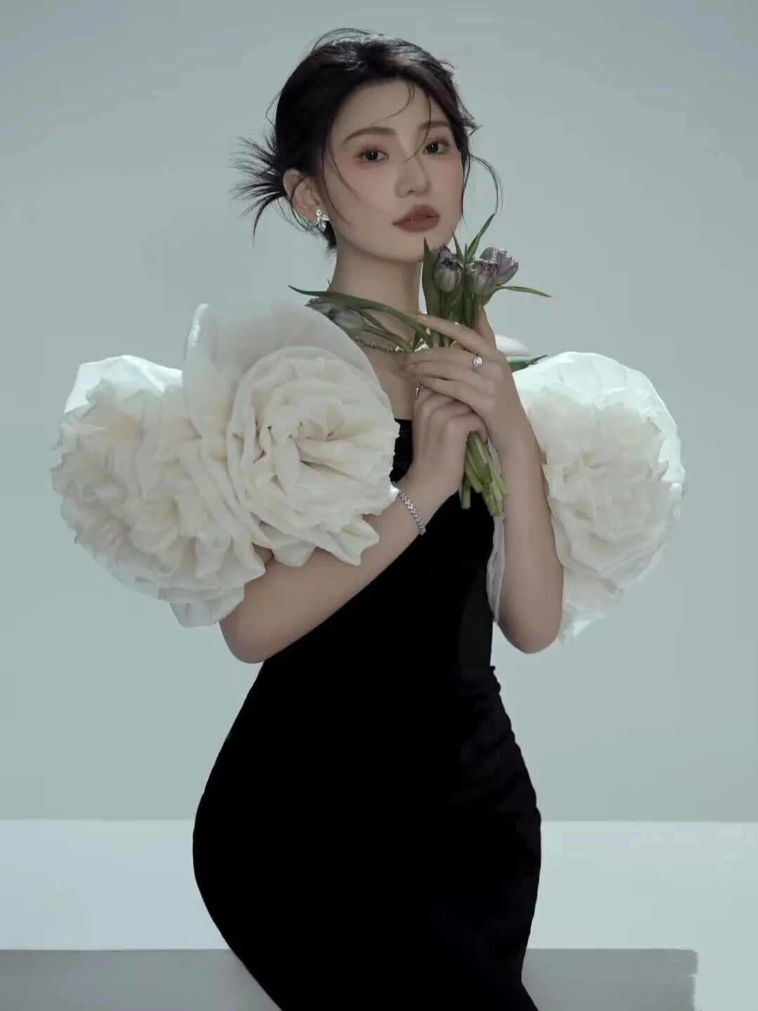 Korean Style Vintage Wedding Photography Costume Light Style Studio Photo Shoot Retro Girl Personal Image Portrait Clot...
Korean Style Vintage Wedding Photography Costume Light Style Studio Photo Shoot Retro Girl Personal Image Portrait Clot...