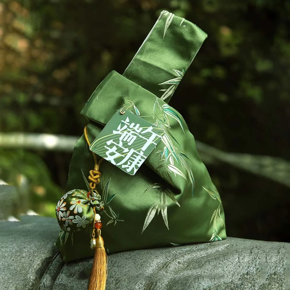 Zongzi Подвеска с кисточкой и узлом Наручная сумка Ароматная сумка Брелок-карта Loong Boat Фестивальная сумка Бамбуковый желтый атласный ручной чехол
Zongzi Подвеска с кисточкой и узлом Наручная сумка Ароматная сумка Брелок-карта Loong Boat Фестивальная сумка Бамбуковый желтый атласный ручной чехол