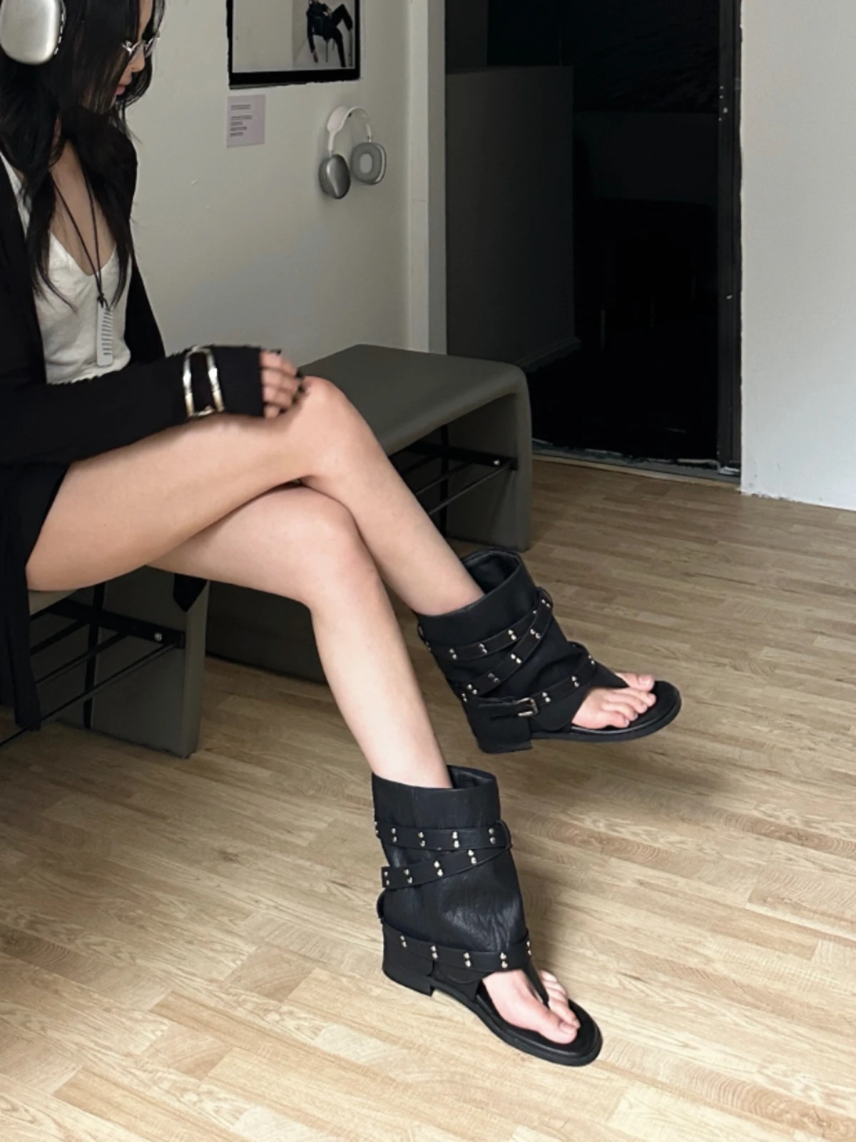Retro Spicy Girl Flat Roman Booties Women Summer 2026 New Style Belt Buckle Hollow out Fashion Sandals Breathable Low Heel
Retro Spicy Girl Flat Roman Booties Women Summer 2026 New Style Belt Buckle Hollow out Fashion Sandals Breathable Low Heel