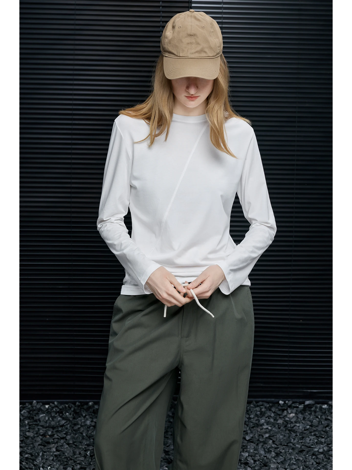 White round Ne Long Sve T-irt Women's Loose Casual Beautiful Unique Trendy Young-looking Spring Street Sle Cotton Blend
White round Ne Long Sve T-irt Women's Loose Casual Beautiful Unique Trendy Young-looking Spring Street Sle Cotton Blend