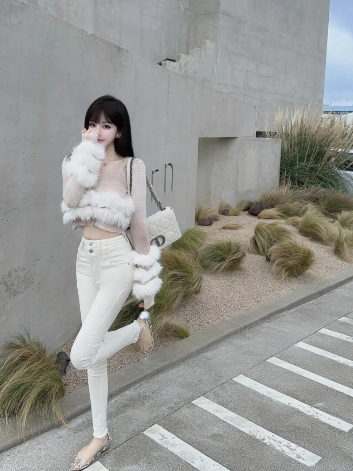 High Waist Slim Fit Pencil Nine Point Pants Two Buttons Elastic Waisand Built-in Hip Pad White Color Cotton Stretch Denim
High Waist Slim Fit Pencil Nine Point Pants Two Buttons Elastic Waisand Built-in Hip Pad White Color Cotton Stretch Denim